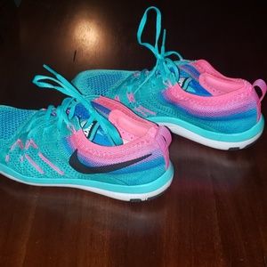Nike focus flyknit sneakers